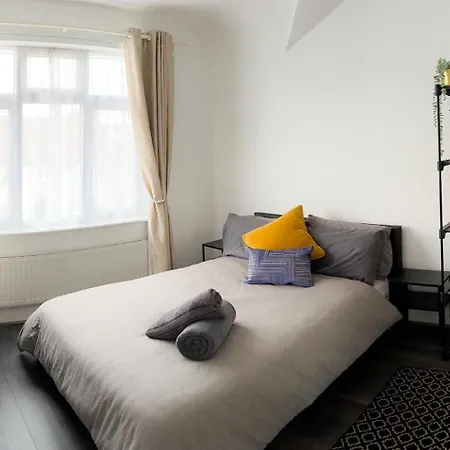 Wembley Oasis: Modern Semi-Detached Near Stadium London Exterior photo