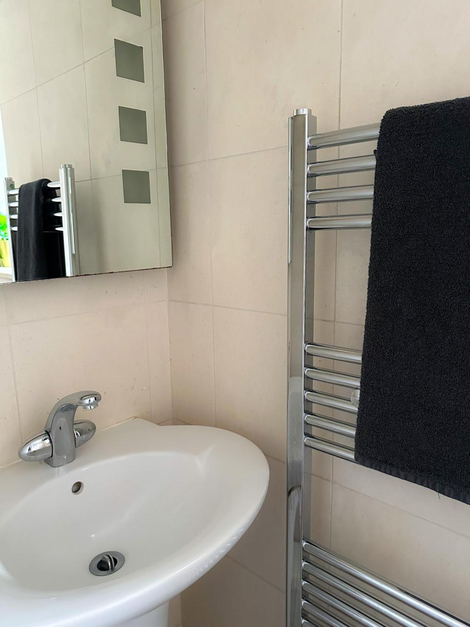 Wembley Oasis: Modern Semi-detached Near Stadium Holiday home *
