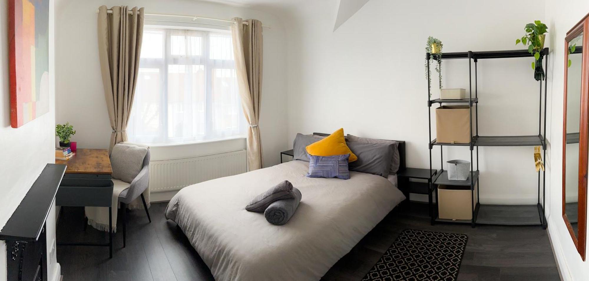 Holiday home Wembley Oasis: Modern Semi-detached Near Stadium