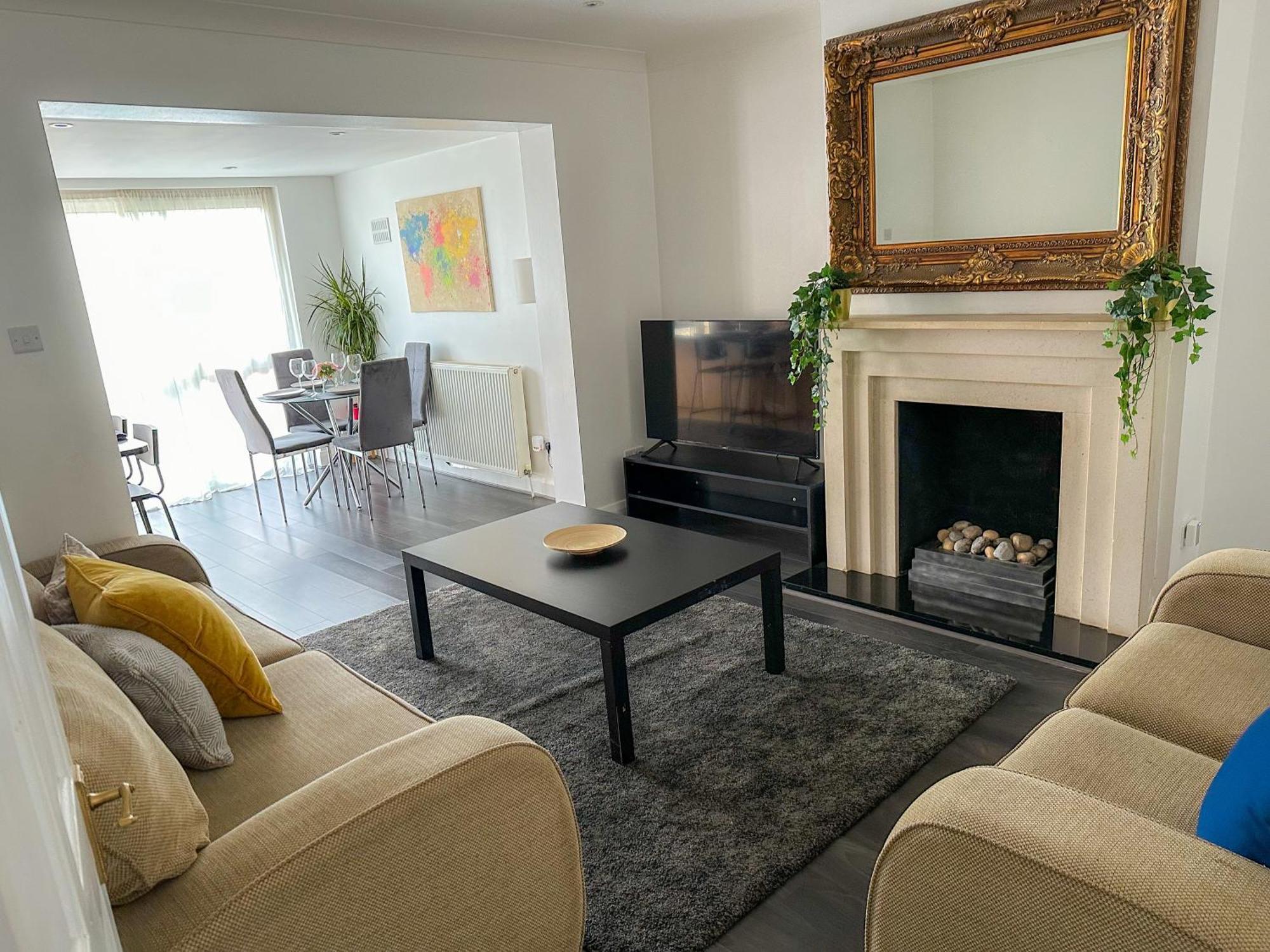 Holiday home Wembley Oasis: Modern Semi-detached Near Stadium London