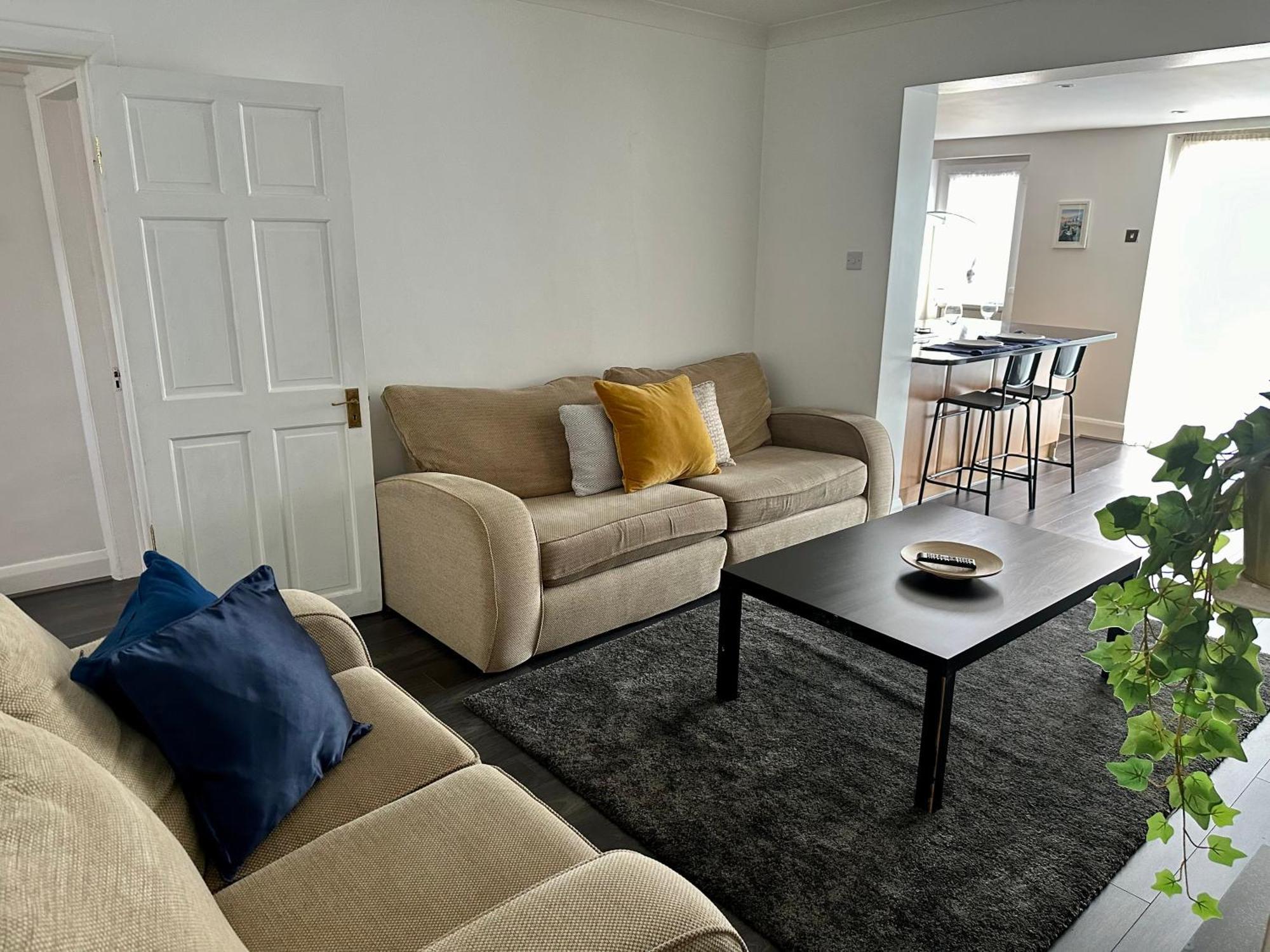 Holiday home Wembley Oasis: Modern Semi-detached Near Stadium London