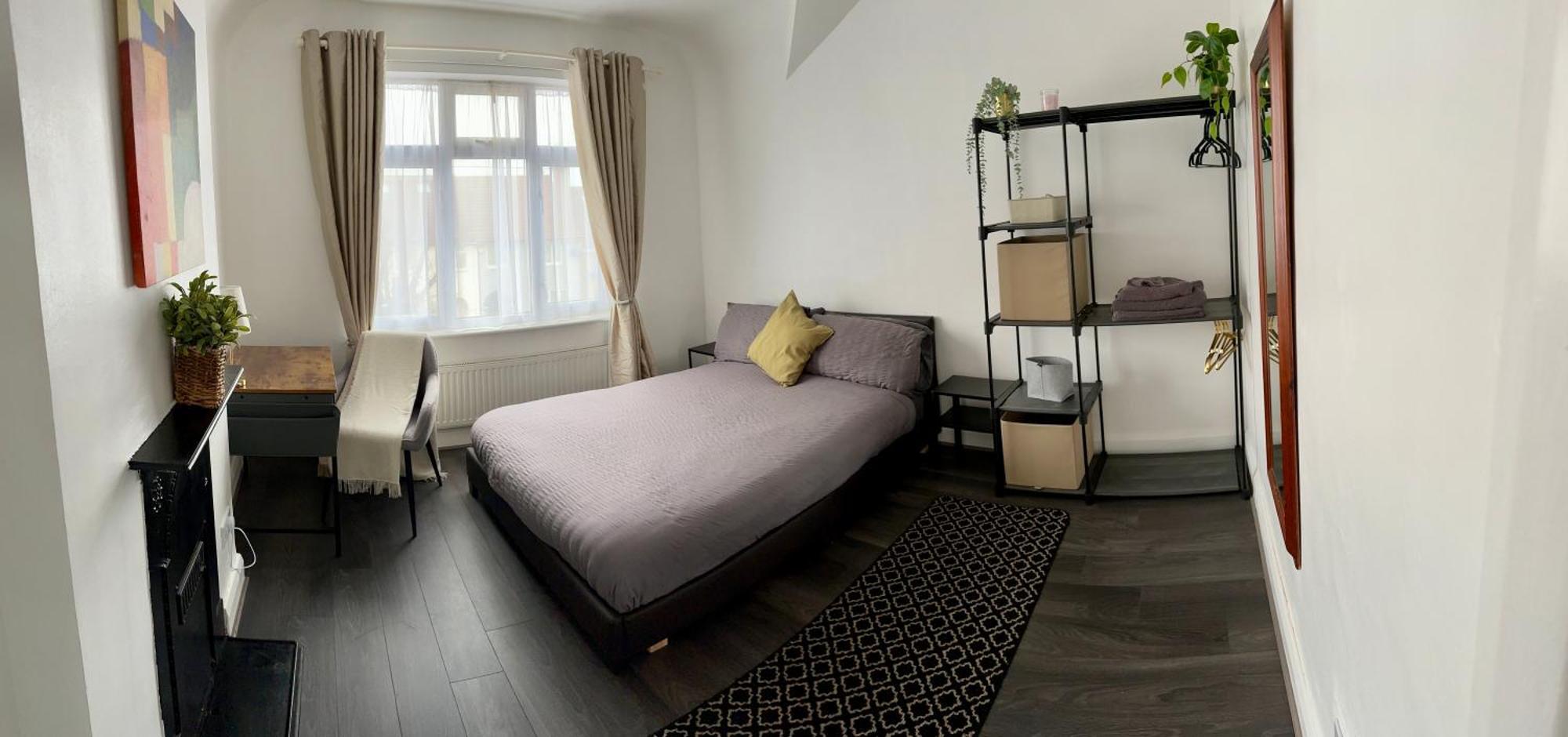 Modern Four Bedroom Semi-detached House With Off Street Parking 8 Min Drive To Wembley Stadium, 5 Miles To Casa vacanze
